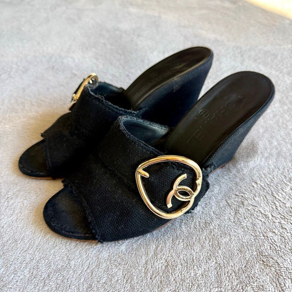 Chanel Women’s Black Canvas CC Heart Buckle Wedge Slide Sandals size 37.5